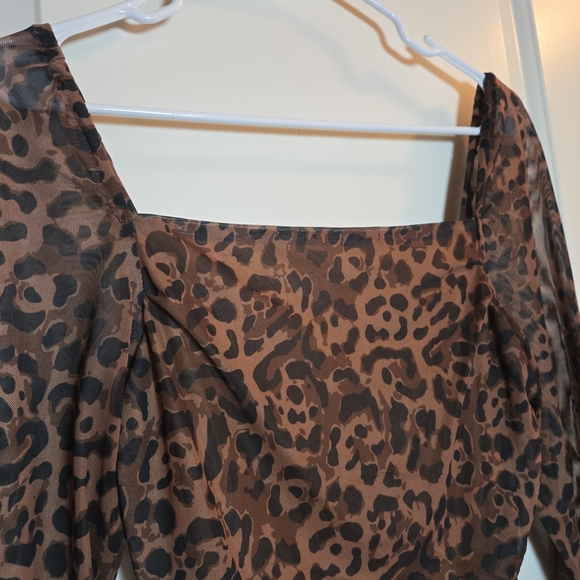 VENUS Dresses & Skirts - VENUS Leopard Print Dress